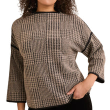 Load image into Gallery viewer, Fuzzy Houndstooth 3/4 Top - Sandstone (Tribal)
