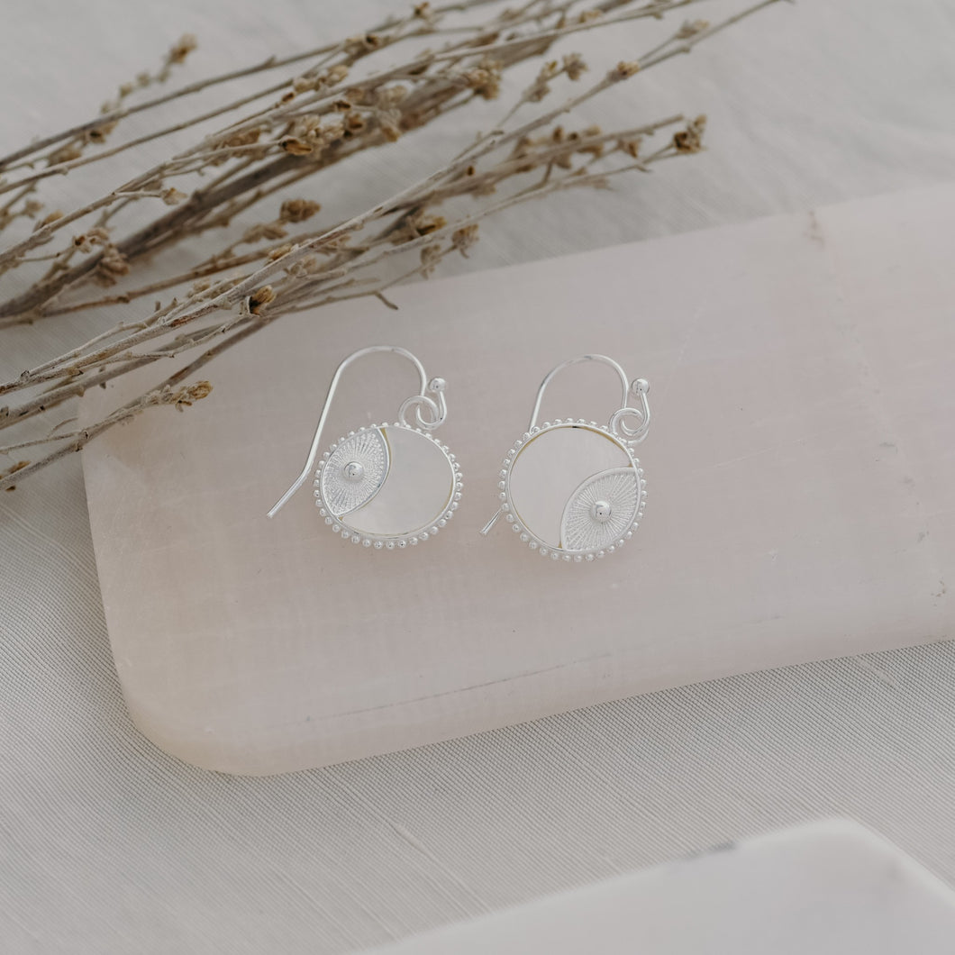 Amara Earring - Mother of Pearl / Silver Plate