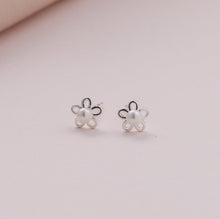 Load image into Gallery viewer, Best Wishes Pearl Flower Stud - Silver
