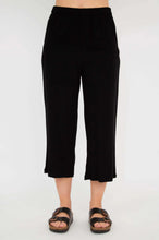 Load image into Gallery viewer, Bella Linen/Bamboo Capri - Black (Blue Sky)

