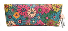 Load image into Gallery viewer, Cork Glasses Case - Daisies
