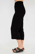 Load image into Gallery viewer, Bella Linen/Bamboo Capri - Black (Blue Sky)
