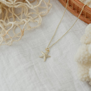 Starry Starfish Necklace - Gold Plated