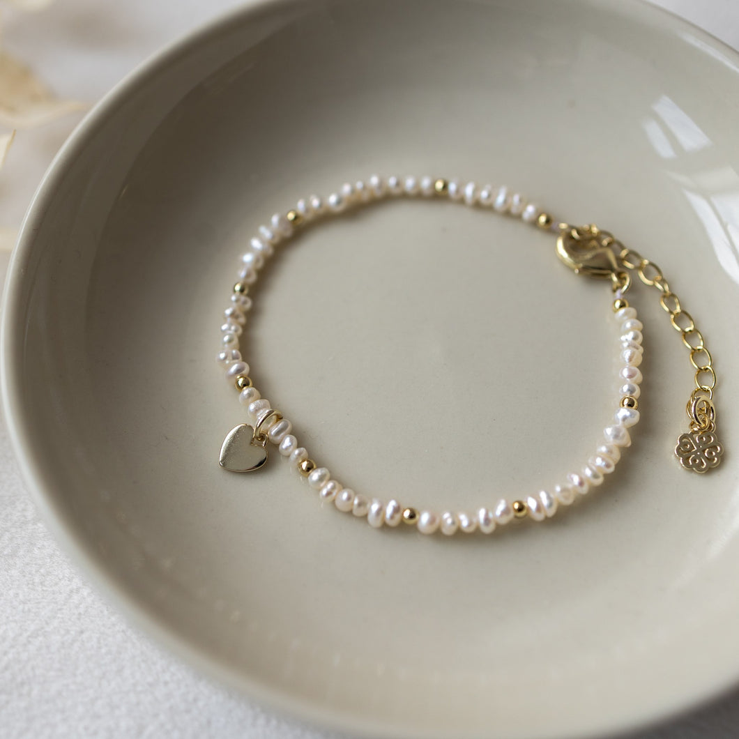 Amado Bracelet - Gold Plated w/ White Pearl
