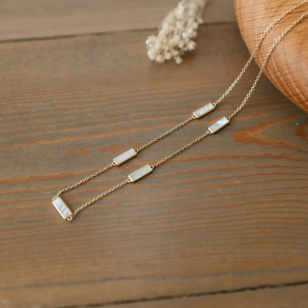 Harper Necklace - Mother of Pearl / Gold Plated (Glee)