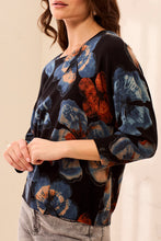 Load image into Gallery viewer, Soft Yarn 3/4 Sleeve Sweater - Maple (Tribal)
