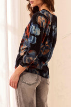 Load image into Gallery viewer, Soft Yarn 3/4 Sleeve Sweater - Maple (Tribal)
